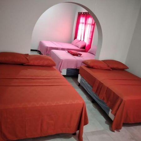 Hotel Galilea El Centro グアテマラシティ エクステリア 写真