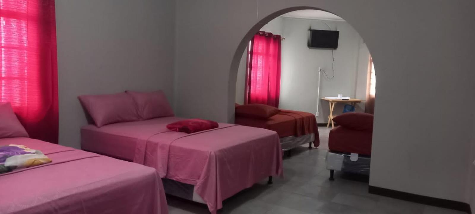 Hotel Galilea El Centro グアテマラシティ エクステリア 写真